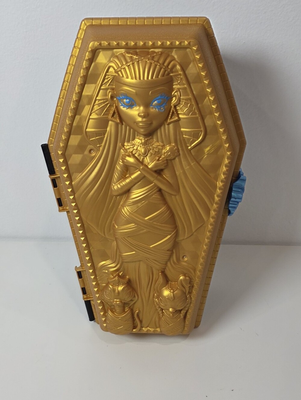 Monster High Golden Glam Beauty Case from Cleo De Nile Boo-Jeweled